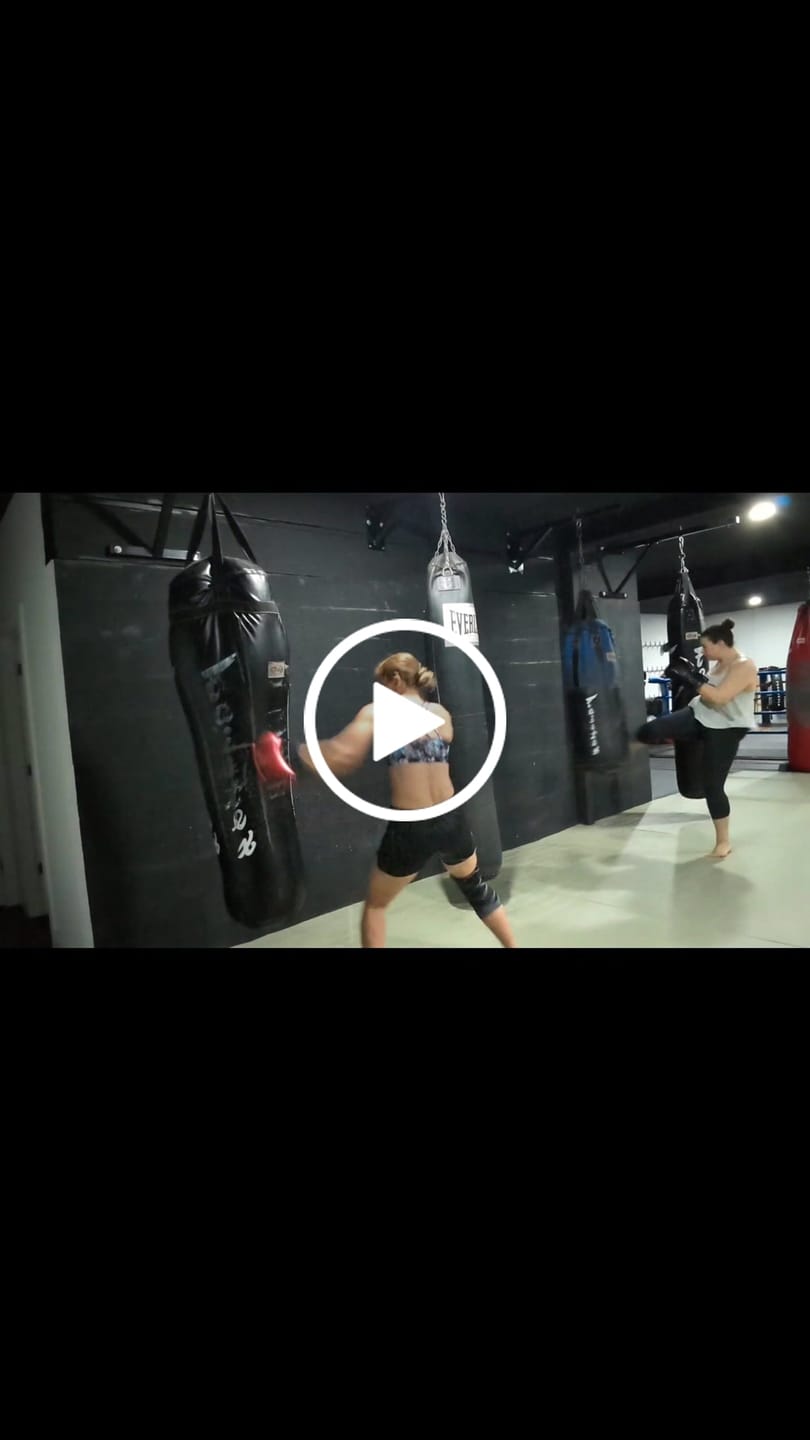 Customer video review of Fairtex Golden Jubilee Premium Muay Thai Boxing Glove - Limited Edition