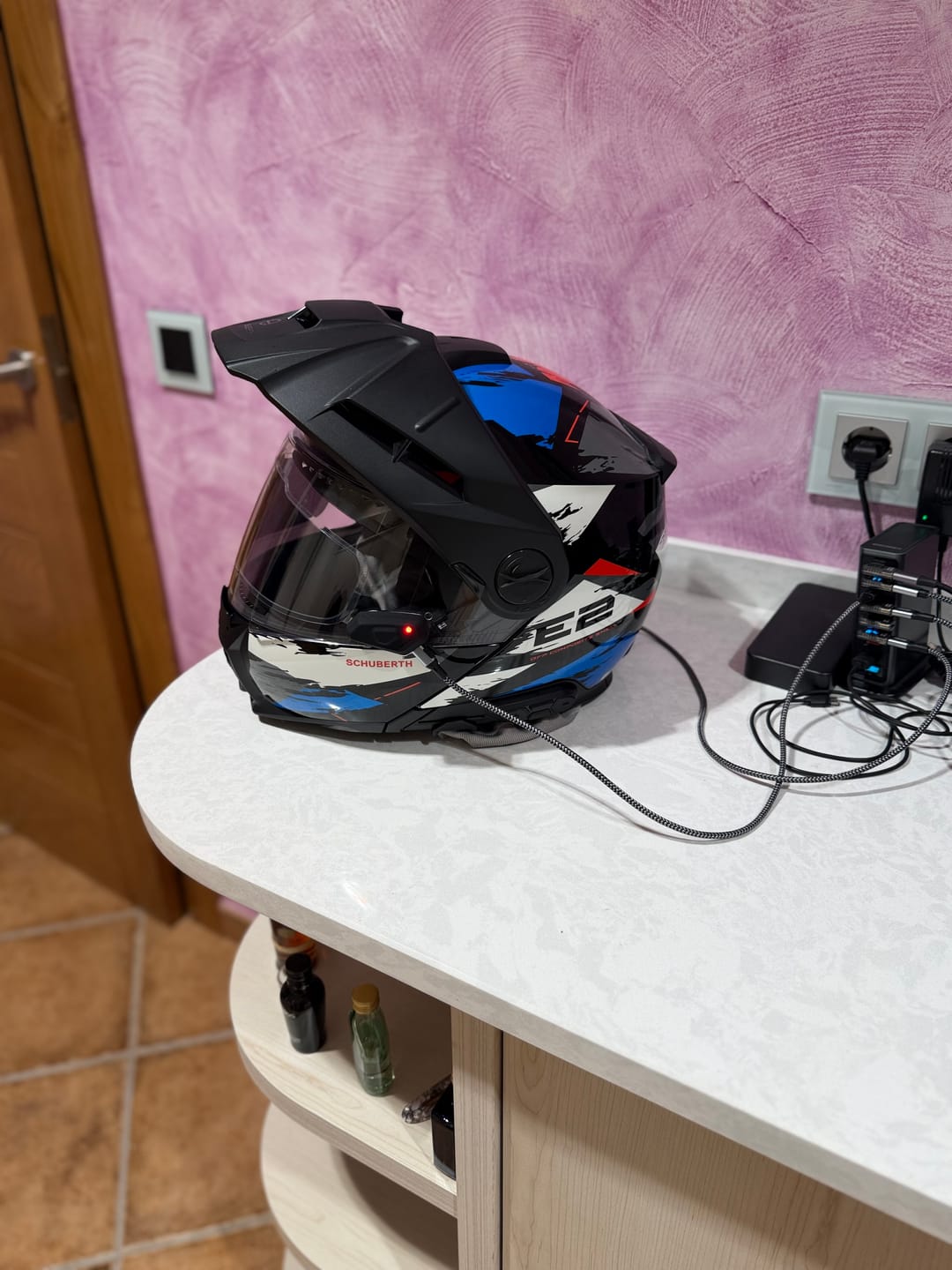 Customer photo review of HL08 Smart Electrochromic Helmet Visor – 0.01s Auto Tint, Anti-Fog & Anti-Scratch, Dual Mode Light-Sensing Shield for Most Helmets