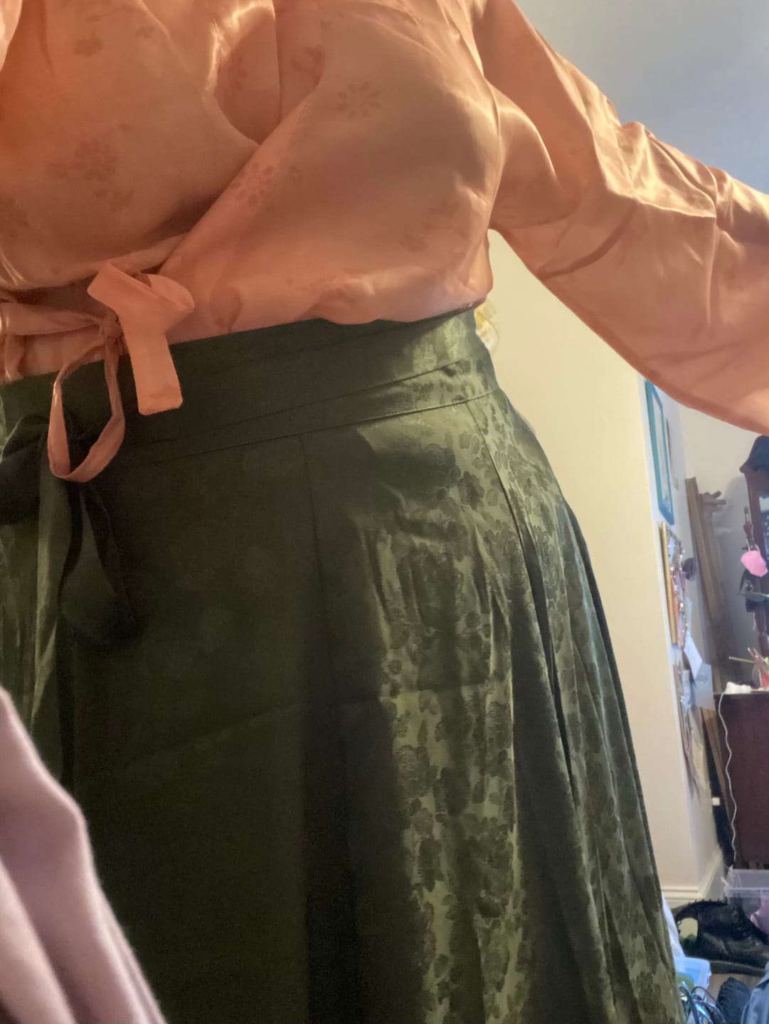 Customer photo review of Holding the Moon 上揽月 Olive Green Weijin Tang 10 Panel Poqun Skirt