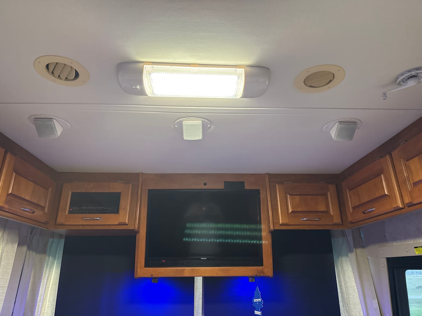 Customer photo review of Magnadyne LS3CMW-MCO | 3" Ceiling Mount Satellite Speaker with 2 Pin Connectors