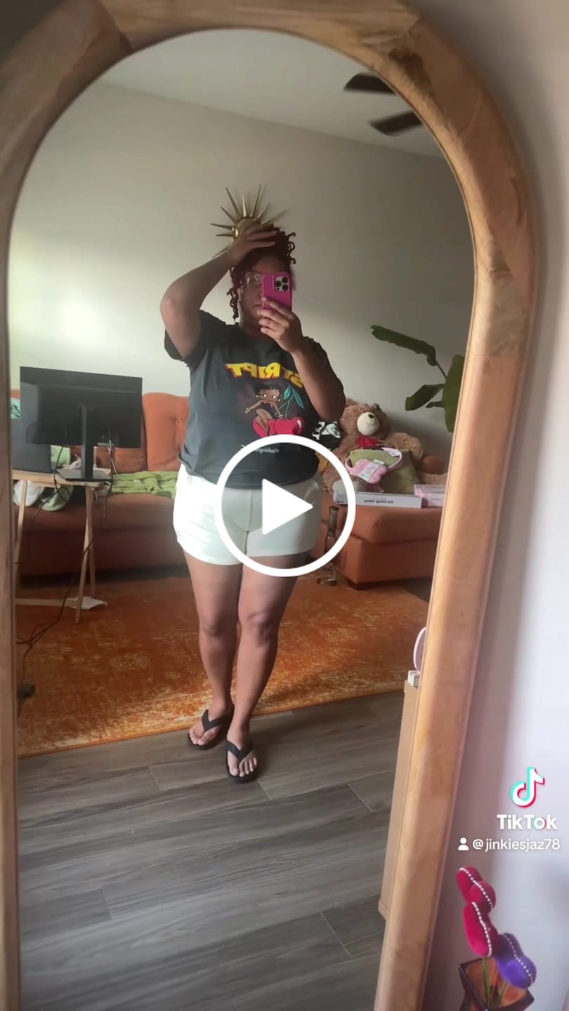 Customer video review of BETTY BOOP VINTAGE TEE