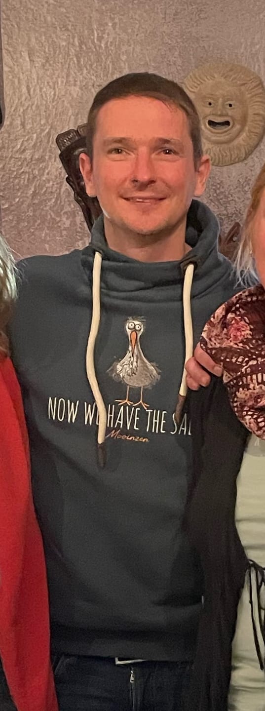 Customer photo review of Now we have the Salad · Unisex Bio Schalkragen Sweatshirt (ohne Kapuze)