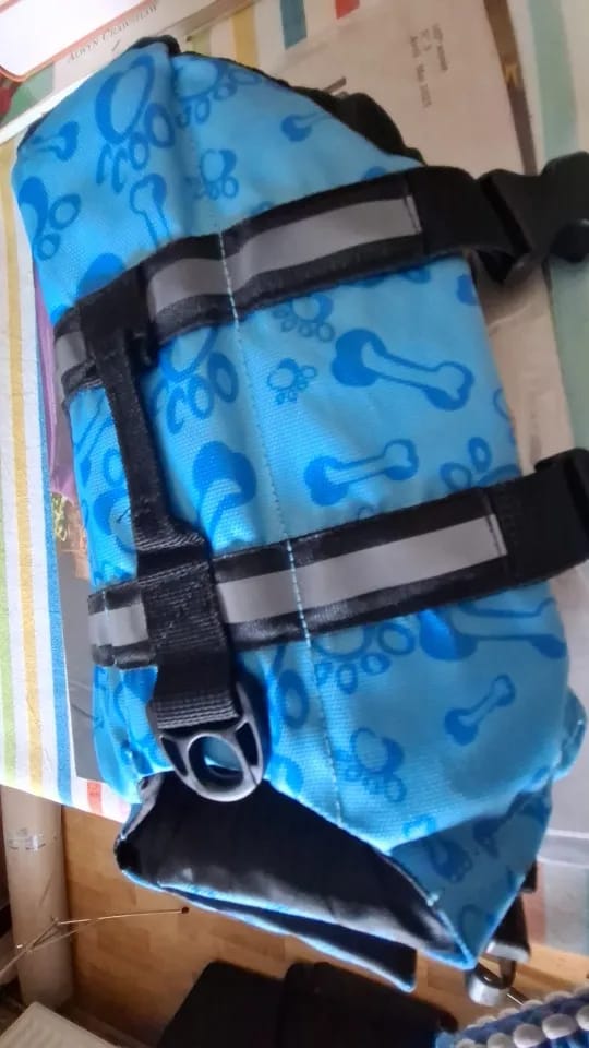 Customer photo review of TruePet Hunde-Schwimmweste mit Rettungsgriff | Reflektierend | Verstellbar | XXS-XXL