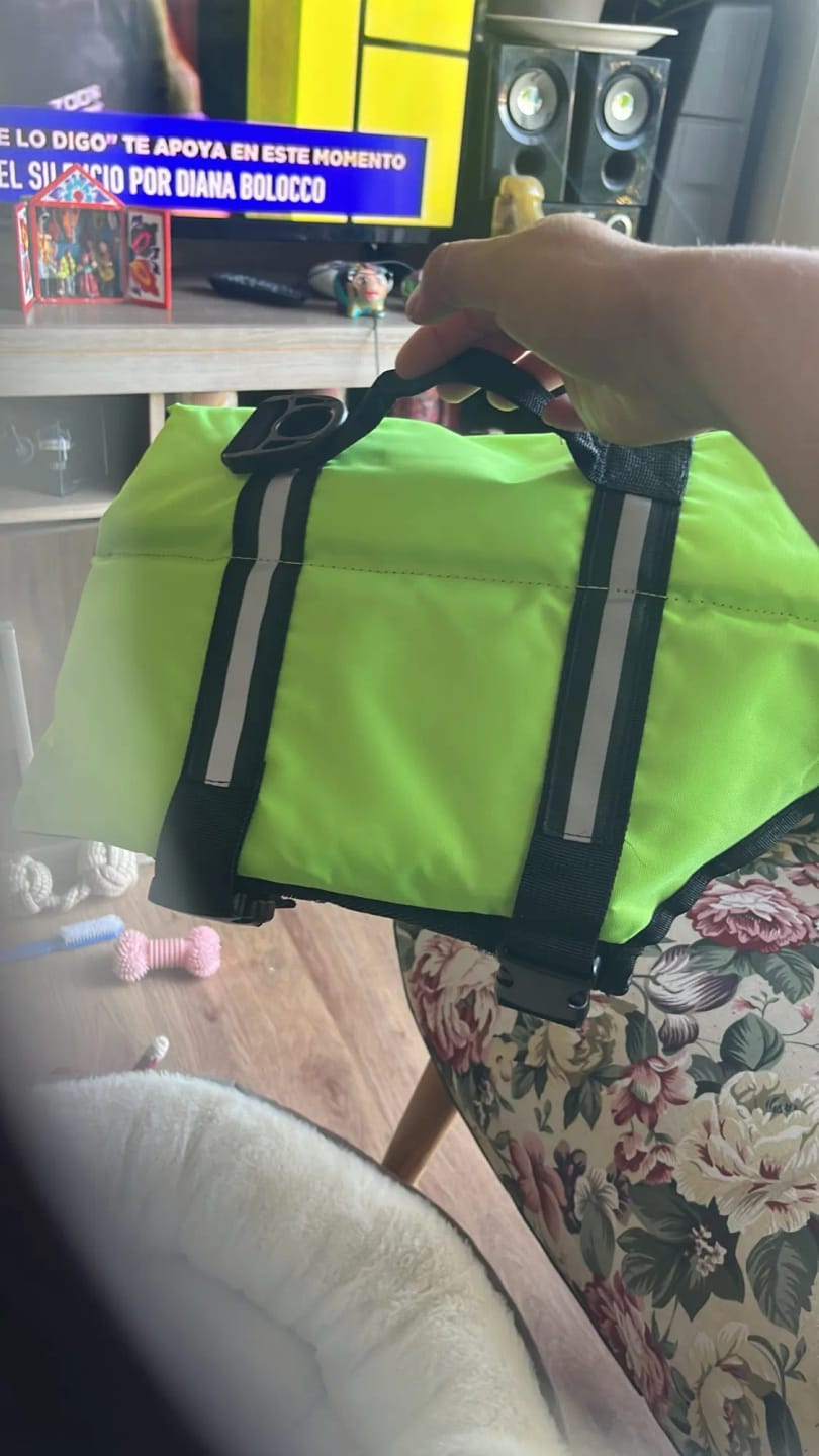 Customer photo review of TruePet Hunde-Schwimmweste mit Rettungsgriff | Reflektierend | Verstellbar | XXS-XXL