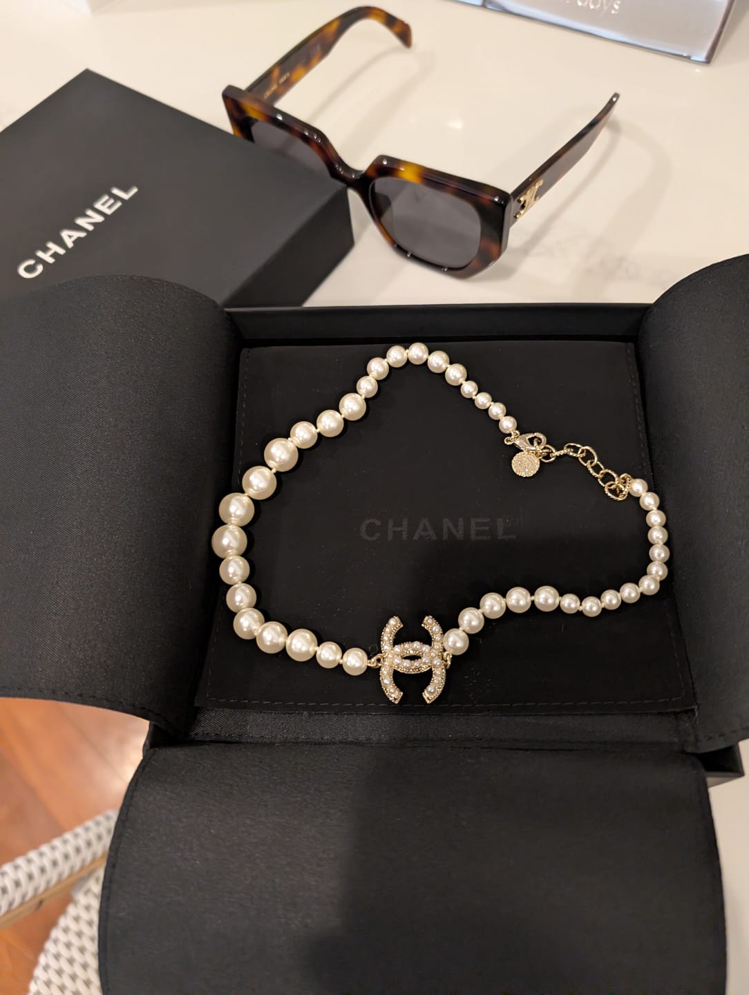 Customer photo review of Chanel CC pearl necklace