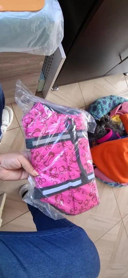 Customer photo review of TruePet Hunde-Schwimmweste mit Rettungsgriff | Reflektierend | Verstellbar | XXS-XXL