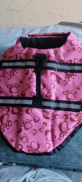 Customer photo review of TruePet Hunde-Schwimmweste mit Rettungsgriff | Reflektierend | Verstellbar | XXS-XXL
