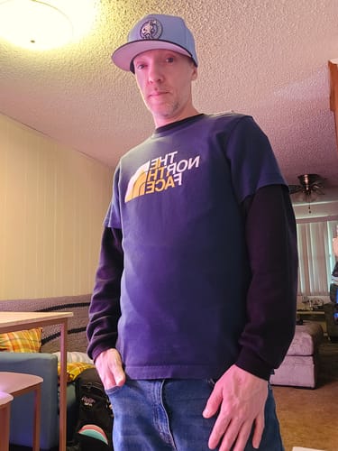 Reviewer wearing the light blue Colombia Pericos Snapback Cap indoors to show how it fits.