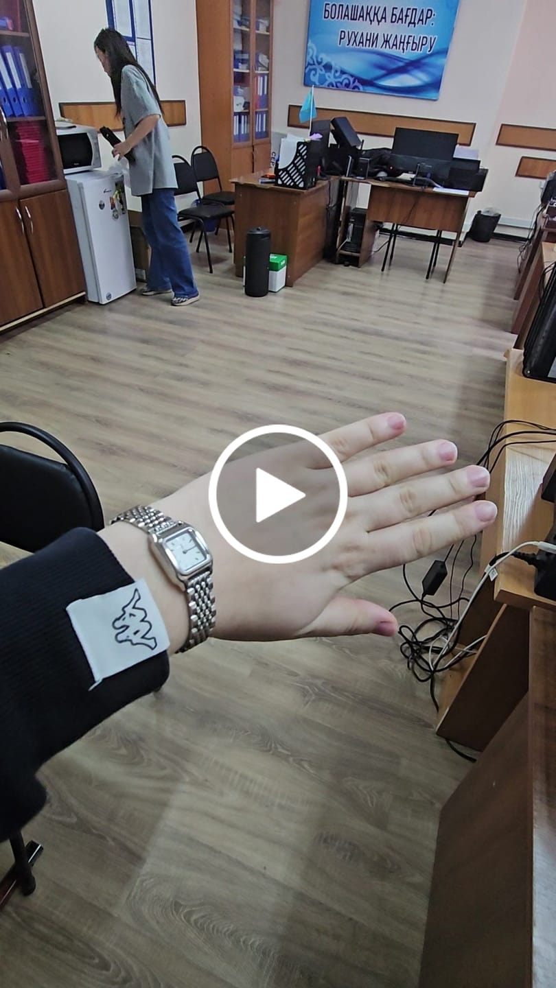 Customer video review of Macy Petite Silver White