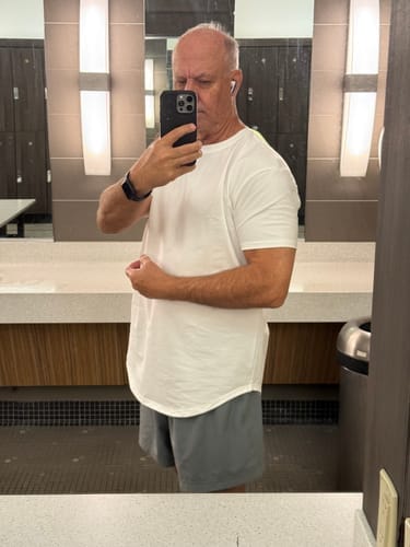 Customer photo review of 021 ESSENTIAL DROP-CUT T-SHIRT - Demo Test