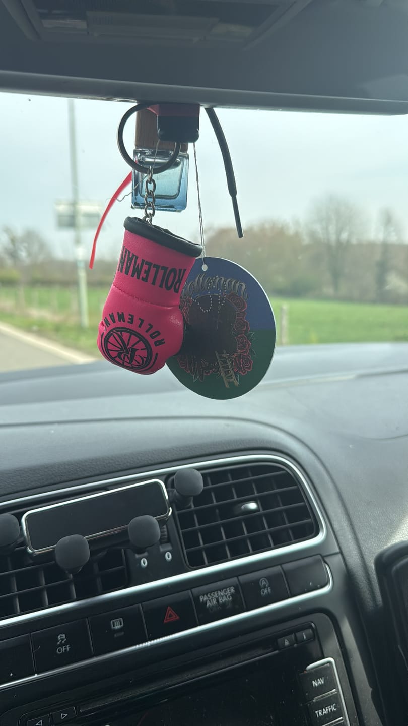 Customer photo review of Glamour Glove Mini Glove Sleutelhanger met ROLLEMAN Wiel Logo in Neon Roze