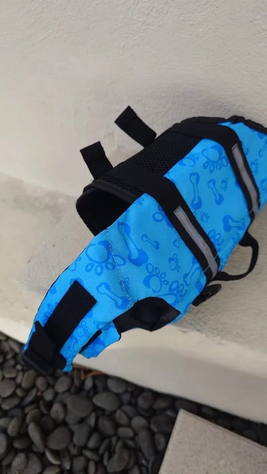 Customer photo review of TruePet Hunde-Schwimmweste mit Rettungsgriff | Reflektierend | Verstellbar | XXS-XXL