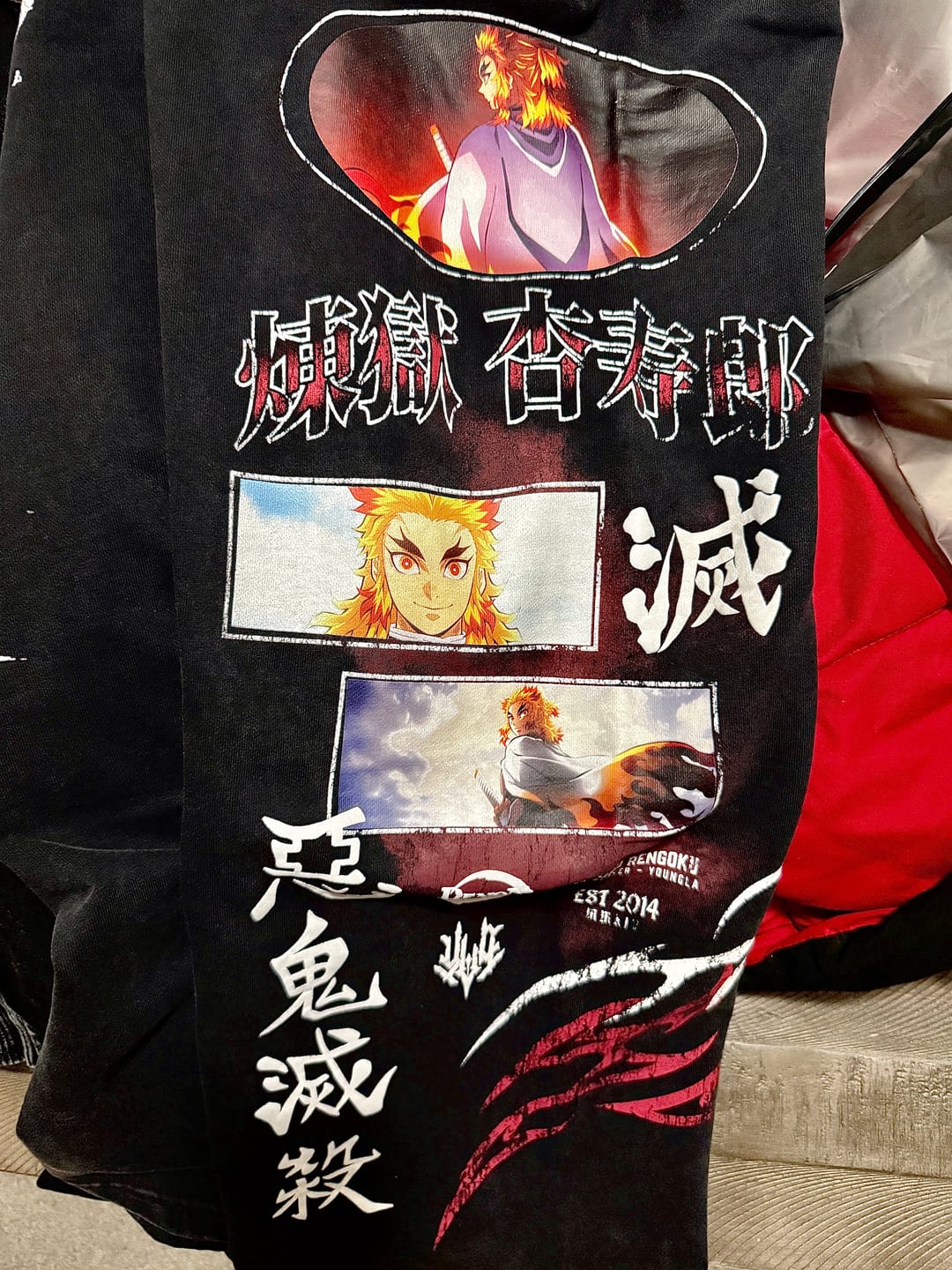 Customer photo review of 2153 - Demon Slayer: Kimetsu no Yaiba - Sweats