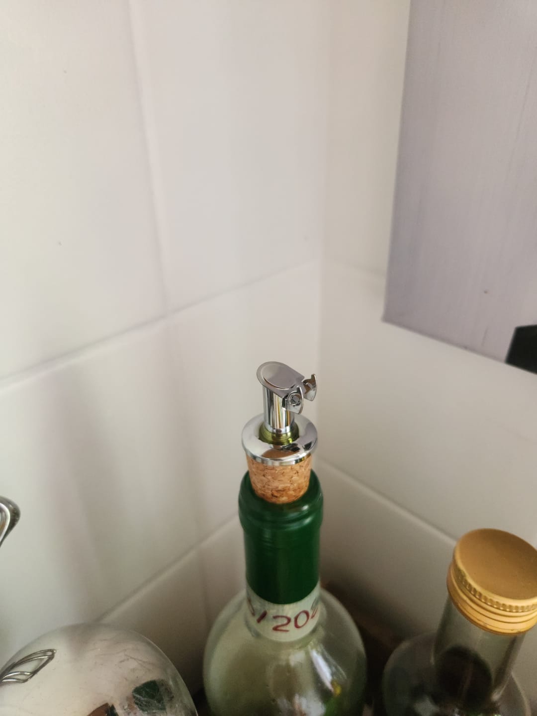 Customer photo review of Ausgießer aus Edelstahl mit Naturkorken – Tropffreies Dosieren für Öl & Spirituosen