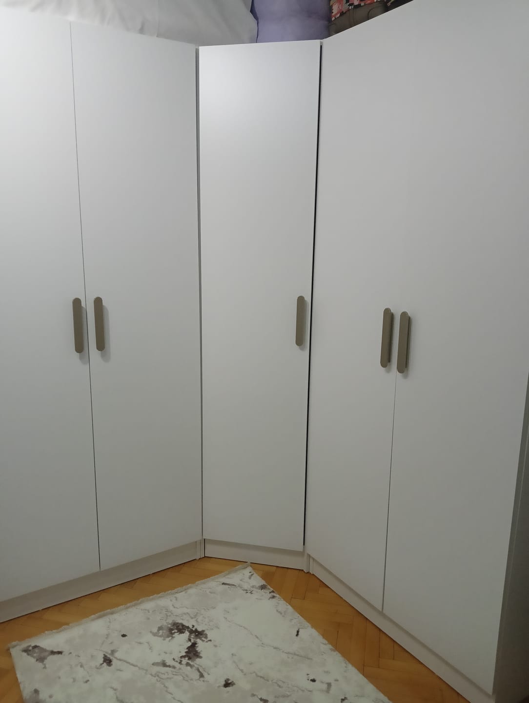 Customer photo review of Rani BA152 Geniş Köşe Gardırop Elbise Dolabı 6 Kapaklı 16 Raflı 3 Askılı Modüler Dolap Beyaz