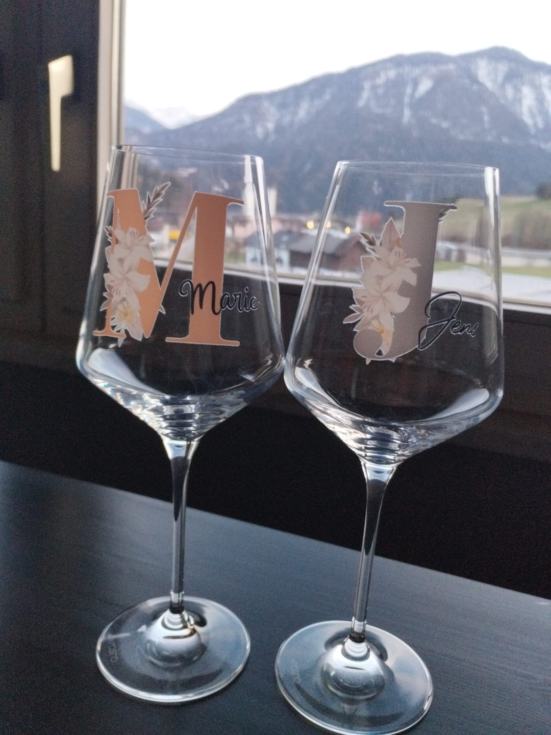 Customer photo review of Blume - Personalisiertes Weinglas mit Initiale und Namen für Dich und deine Freundinnen