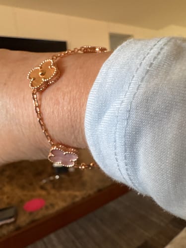 Customer photo review of VCA Clover Limited Necklace Mop Pink 1 Diamond Gold
