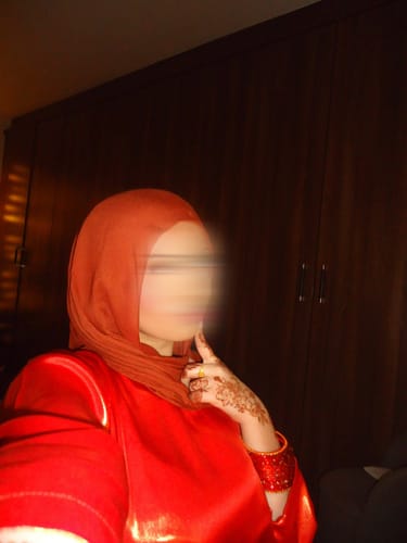 A reviewer wearing the Amber Premium Modal hijab, showing its smooth, flat drape in a close-up.