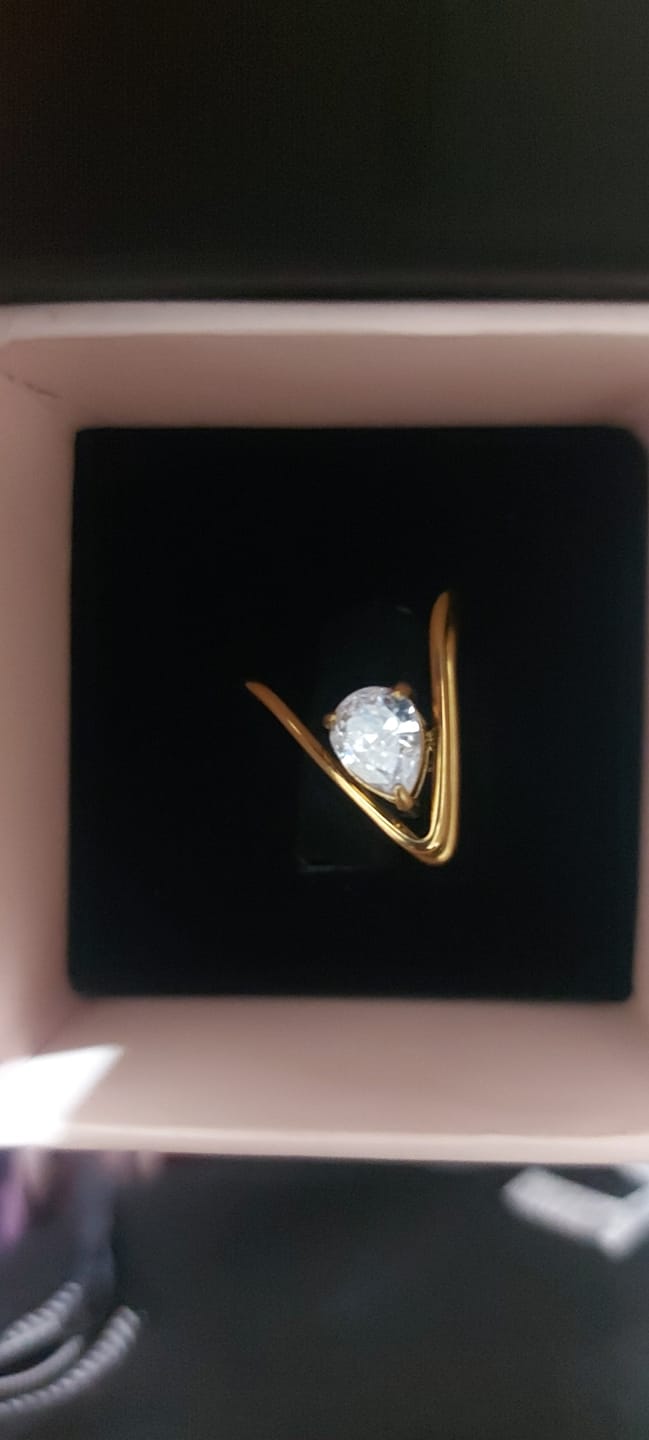 Customer photo review of Trendy Vee Diamond Ring