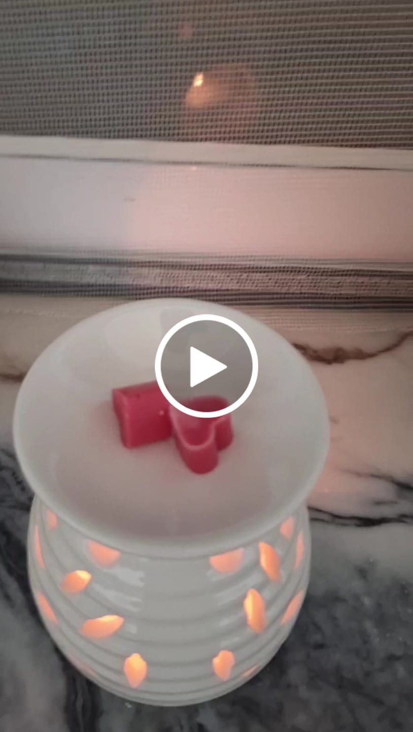 Customer video review of Colorante líquido para velas ROJO TOMATE