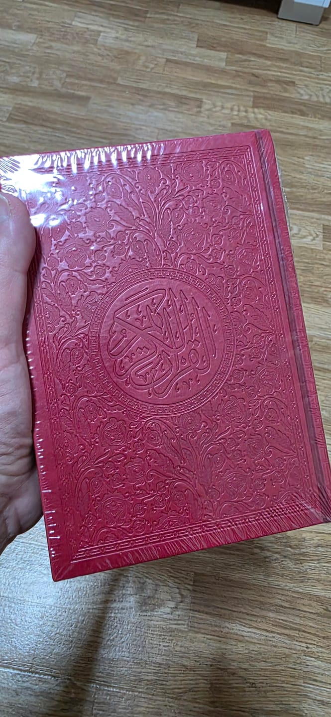 Customer photo review of المصحف الشريف ملون الأطراف