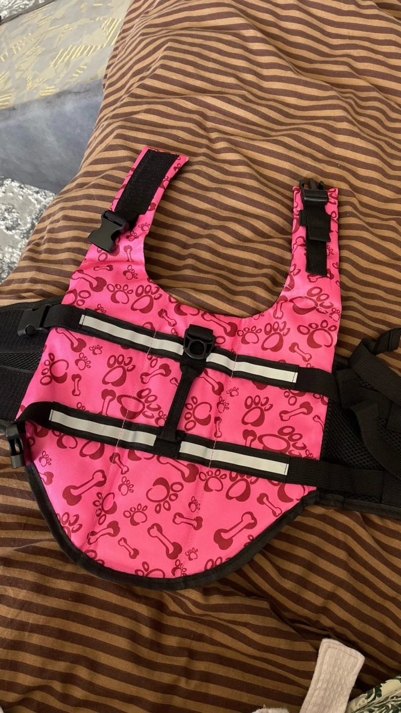 Customer photo review of TruePet Hunde-Schwimmweste mit Rettungsgriff | Reflektierend | Verstellbar | XXS-XXL