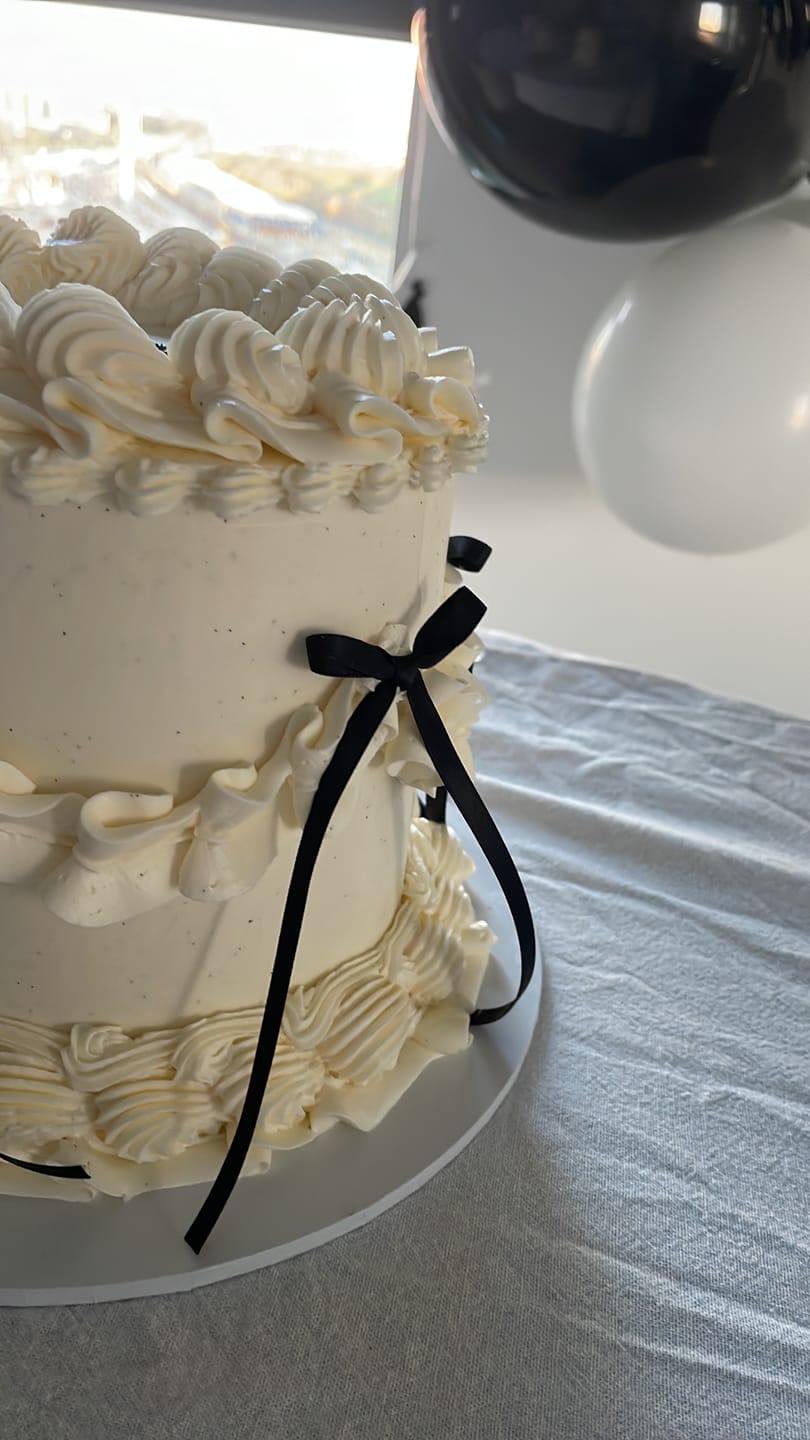 Customer photo review of Vintage Cake - Single Colour