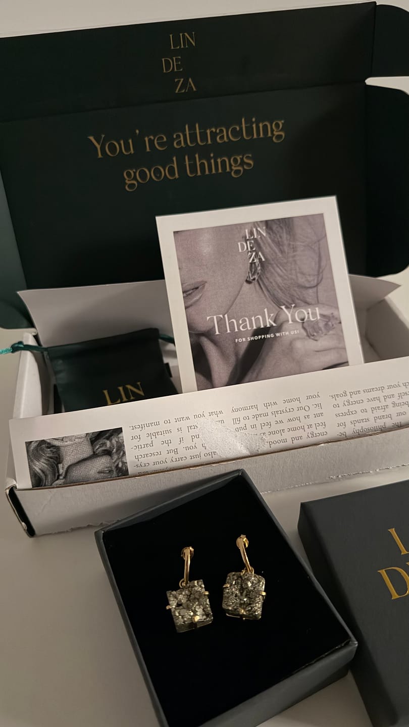 Customer photo review of Pyrite square fashion earrings