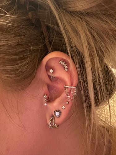 Customer photo review of SOLEIA Droplet Cartilage Hoop (6mm)