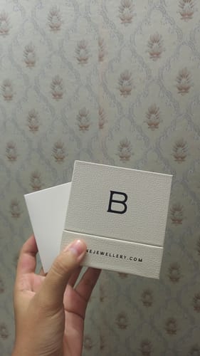 Customer photo review of Taylor Minimal Bracelet