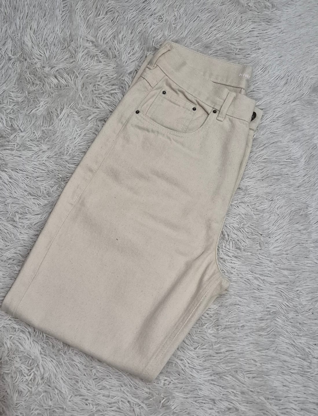 Customer photo review of Calça Jeans Mom Jequitibá Bege