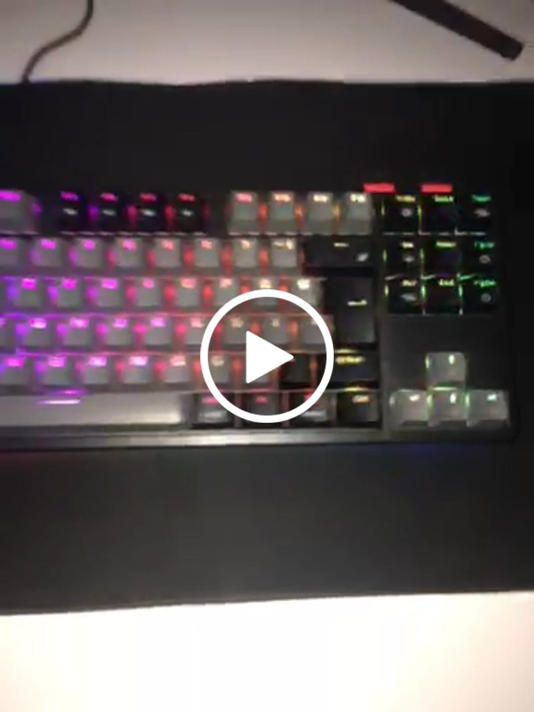 Customer video review of Yoru TKL Pro RGB Outemu Red Switch Mekanik Kablosuz Oyuncu Klavyesi-Gri/Siyah