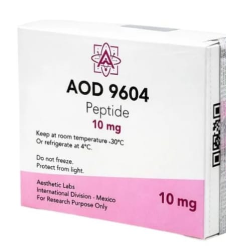 El cliente muestra la caja blanca y rosa de AOD 9604 Peptide 10 mg, parte de su compra.