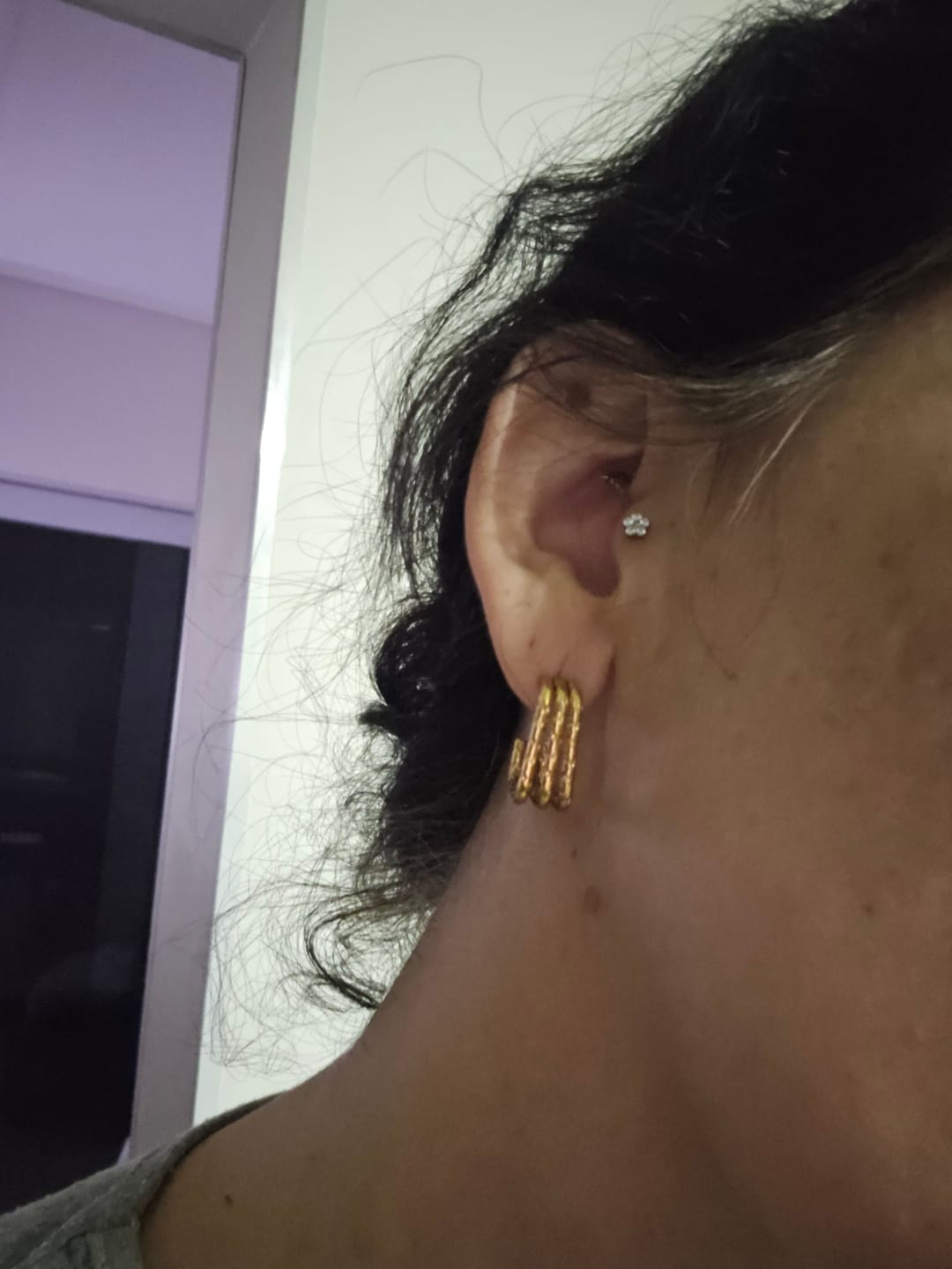 Customer photo review of Brinco Amelie Triplo Divisões Banhado em Ouro 18K