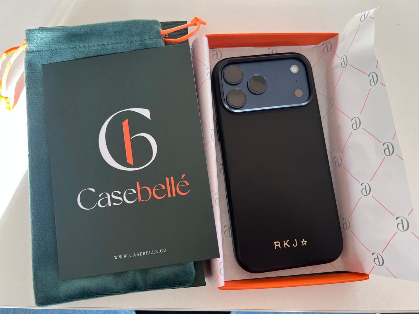 Customer photo review of iPhone 17 Pro Max Leather Case - Vintage Luxe - Noir Black
