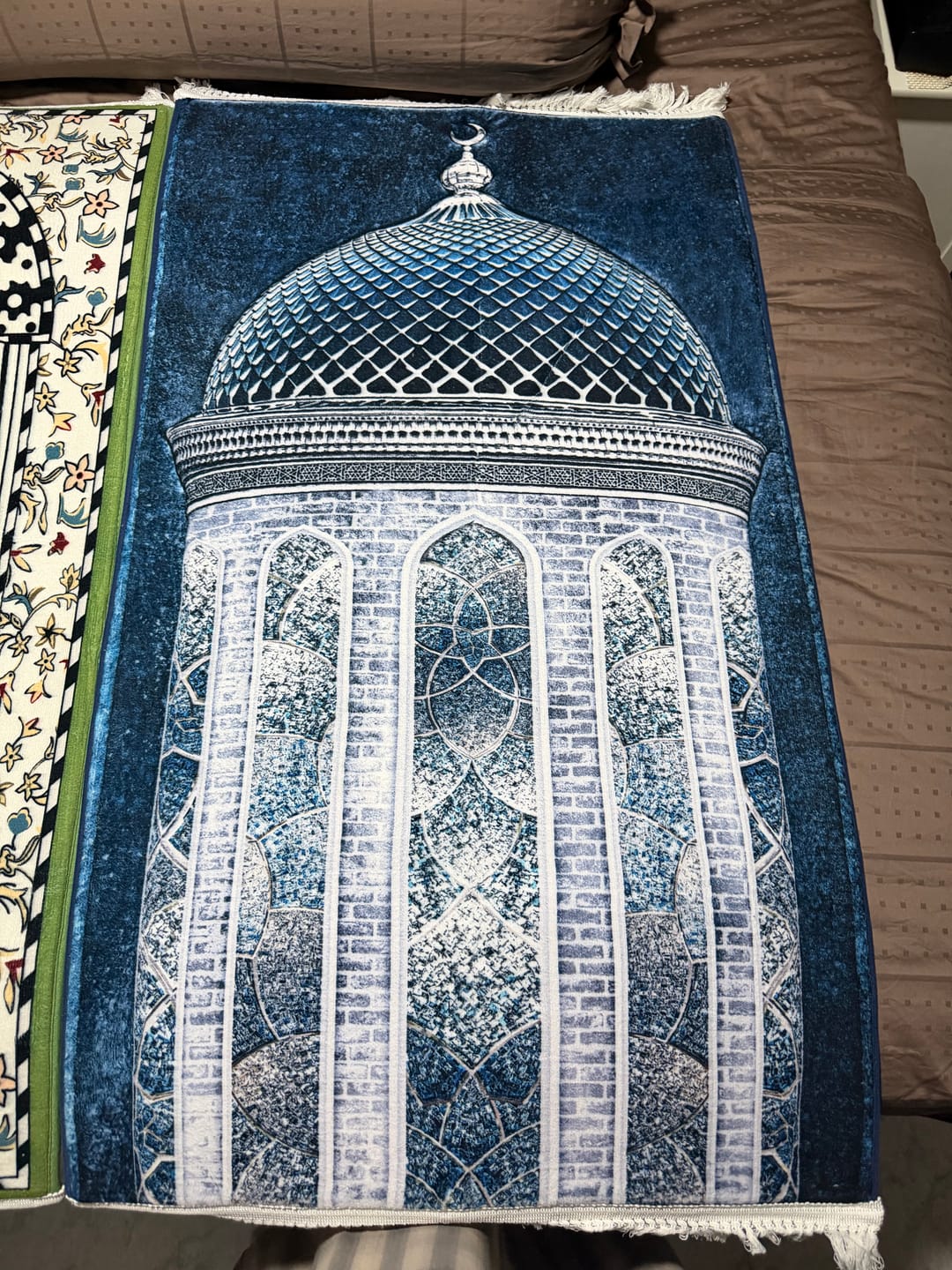 Customer photo review of Crystal Dome  Padded Prayer Mat