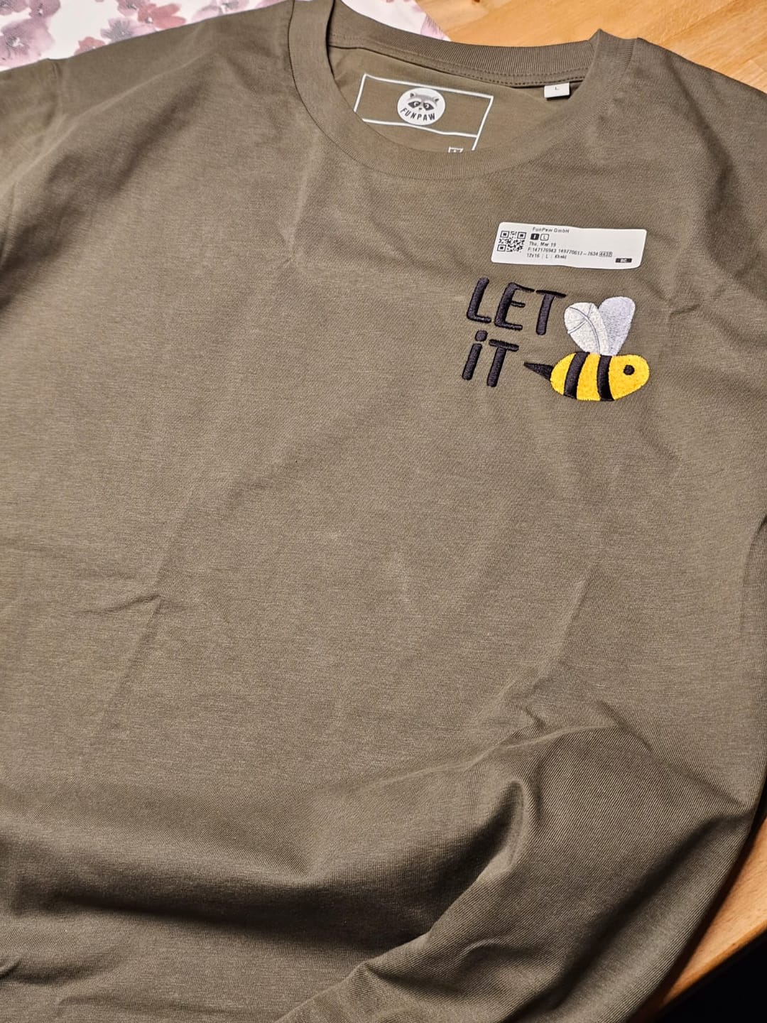 Customer photo review of LET IT BEE I Bio Premium T-Shirt Unisex