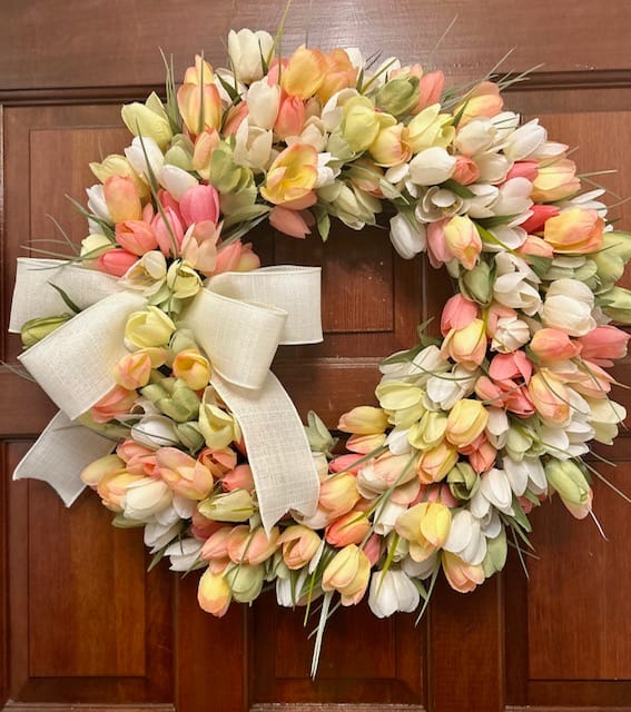 Customer photo review of 14" Round Grapevine Wreath - DECOE-034