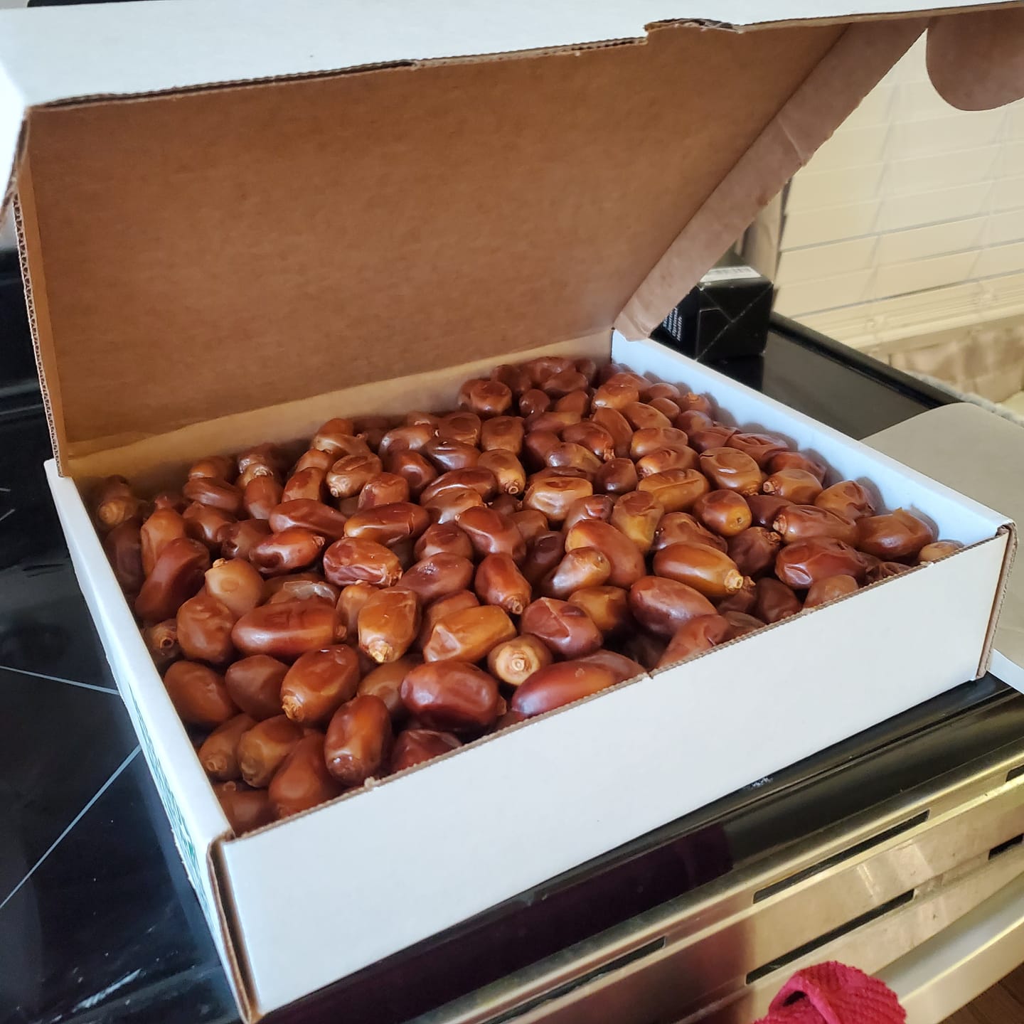 Customer photo review of Organic Zahidi Dates Box