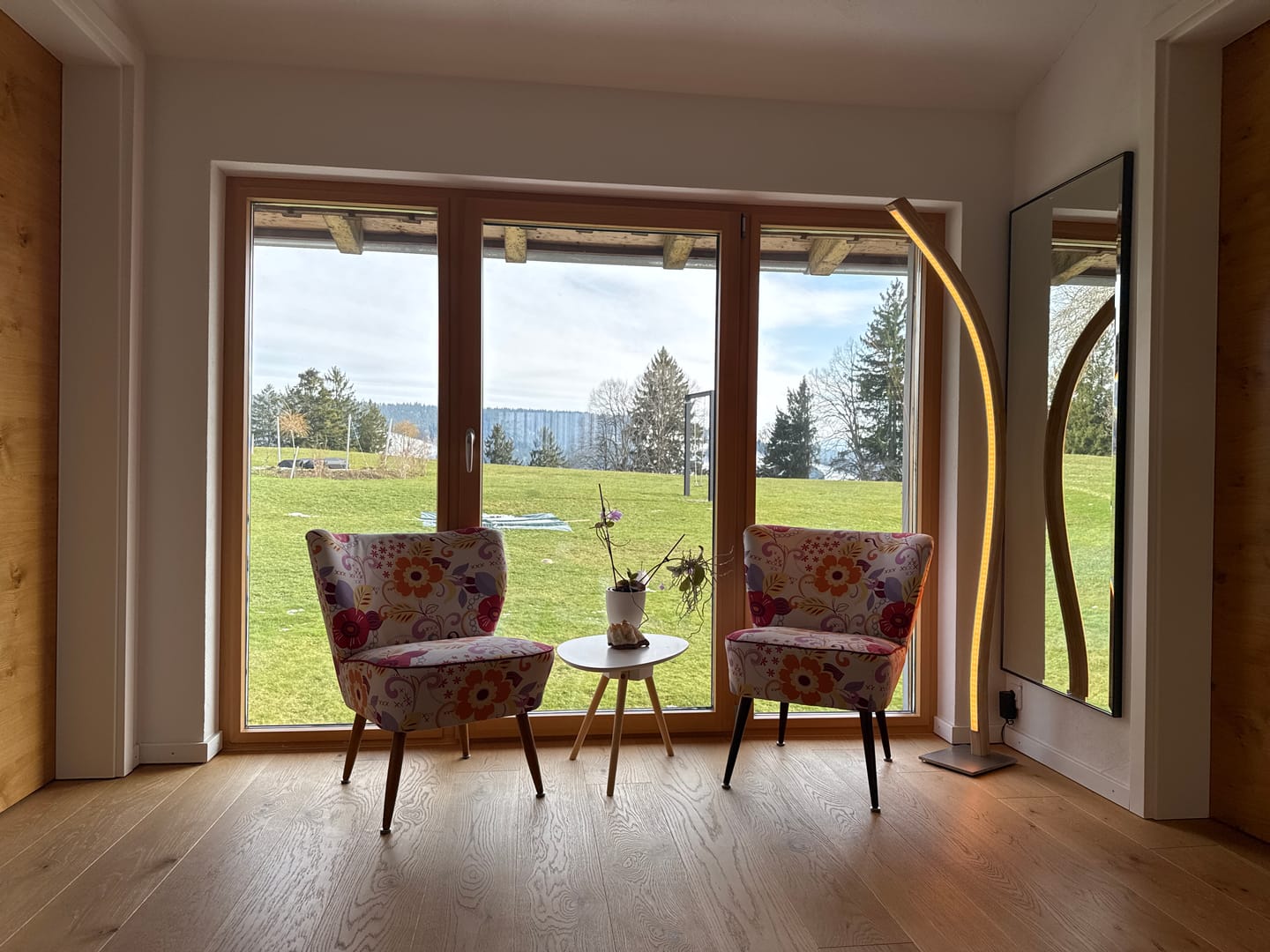 Customer photo review of Designer Stehlampe aus Massivholz, LED-Leuchte doppelt geschwungen - Fulgor
