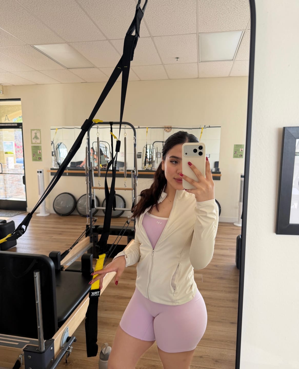 Customer photo review of The Shorts Onesie / Parfait-Cream