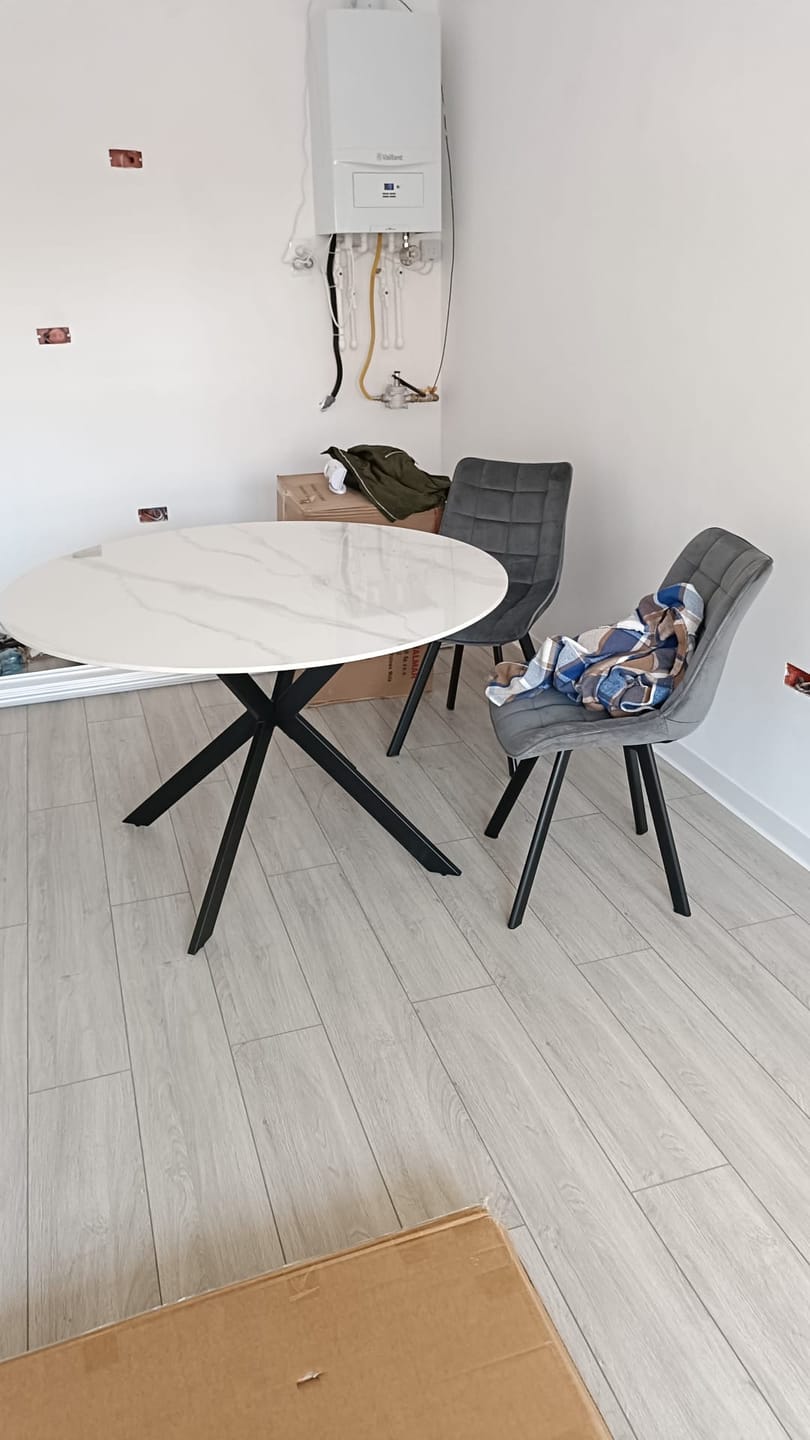 Customer photo review of Scaun tapitat modern K332, gri/negru, stofa catifelata/metal, 46X61X84 CM