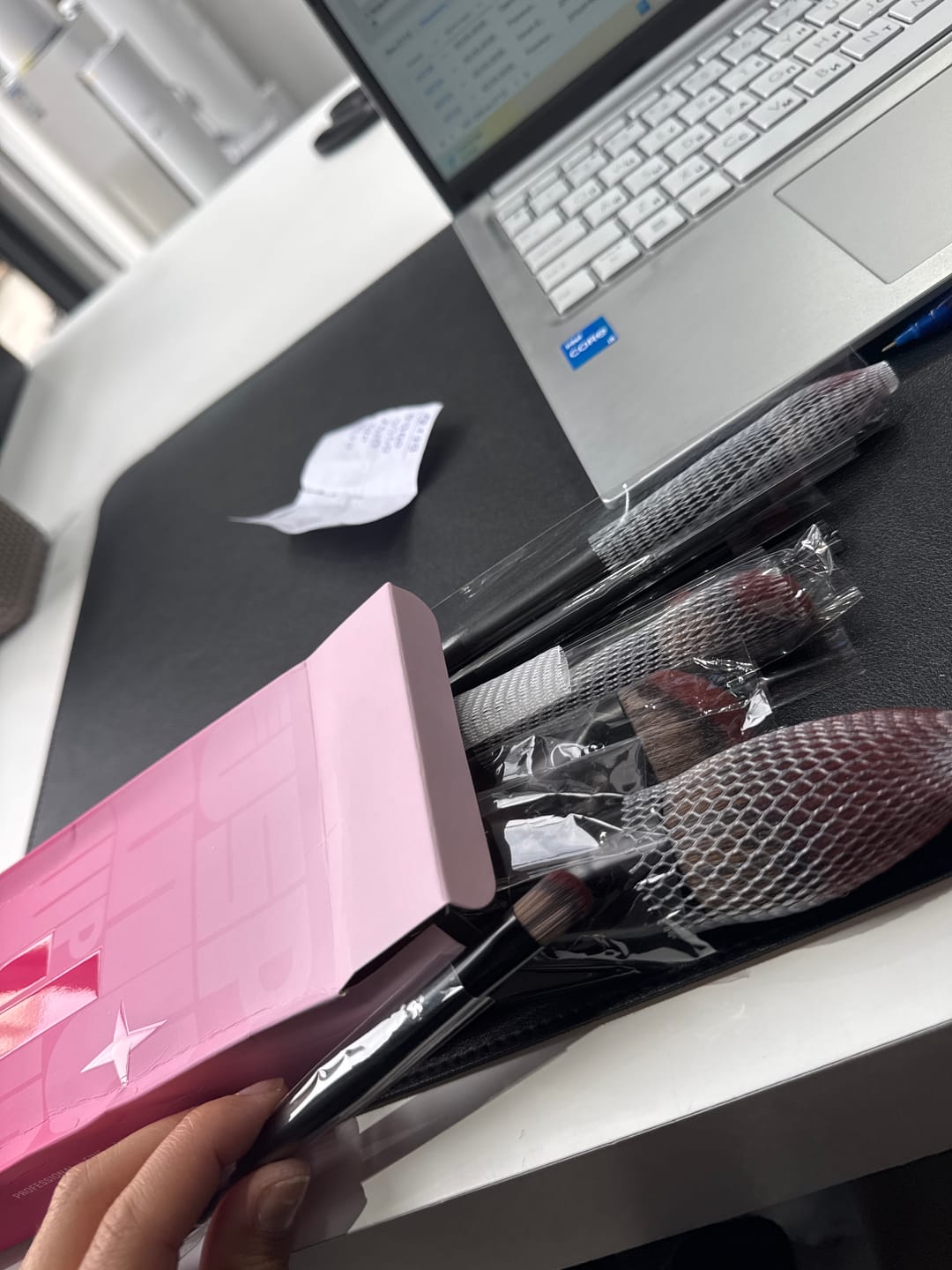 Customer photo review of Makeup Lover Makeup Brush Collection (Phantom Black)
