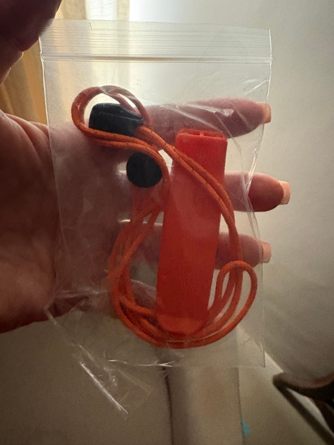 Customer photo review of Apito de Resgate com Cordão