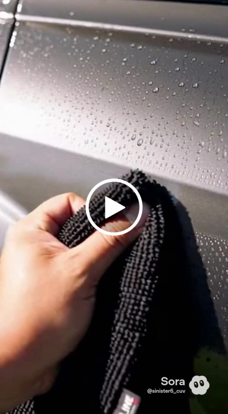 Customer video review of BLACKLINE® SLIM TWISTED-LOOP DRYING TOWEL