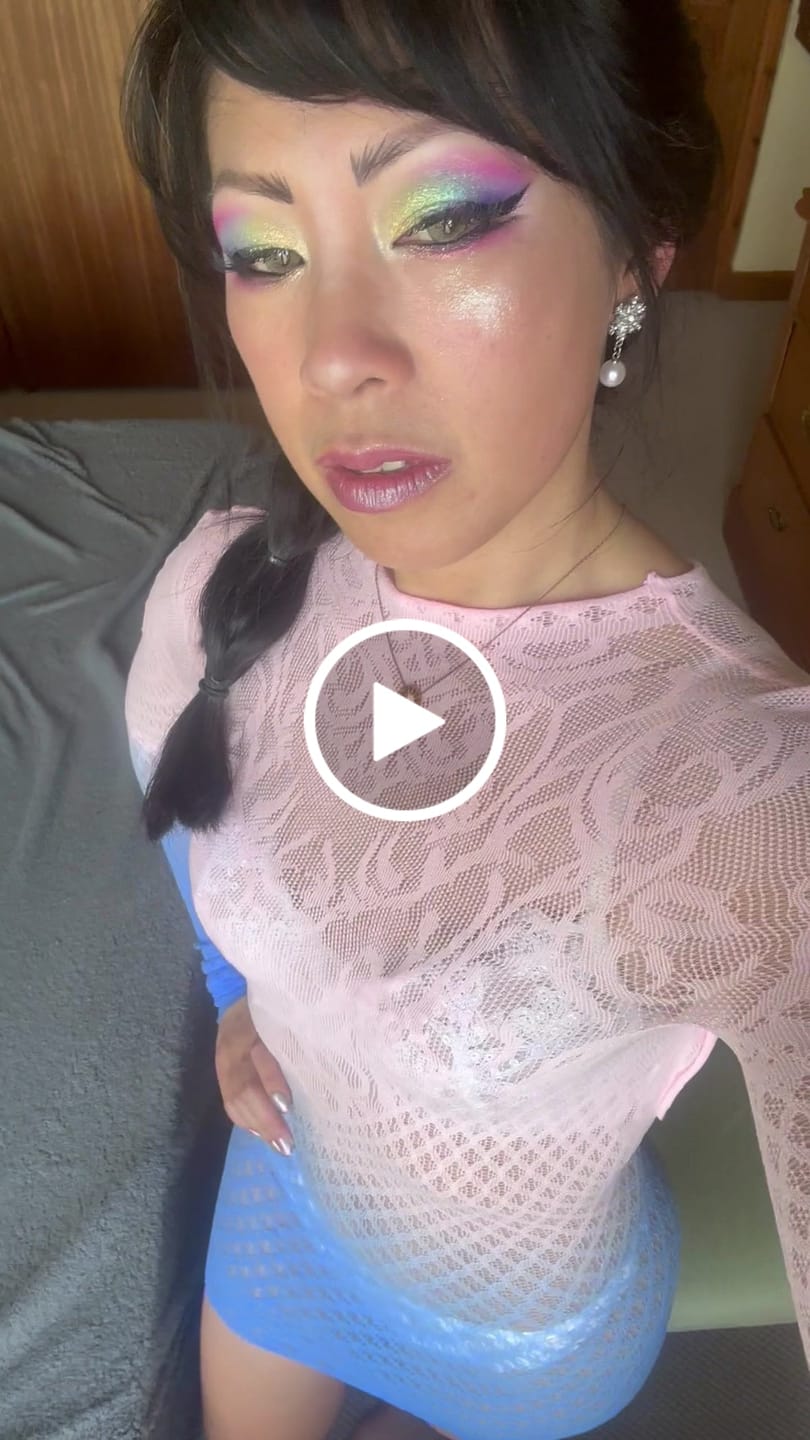 Customer video review of Frosted Fairy Prismatic Pastels Multichrome Magnetic Eyeshadow Palette