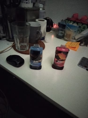 Customer photo review of JNR - Falcon Pro - 28000 Bouffées - 2% de nicotine - Puff Jetable / Vape Disposable
