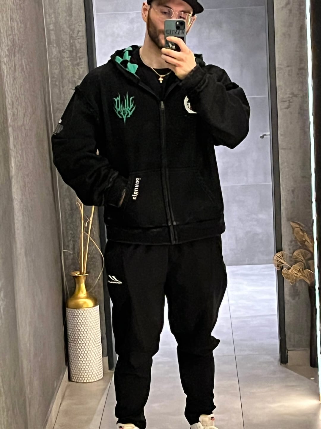 Customer photo review of 5195 - Demon Slayer: Kimetsu no Yaiba - Zip-ups