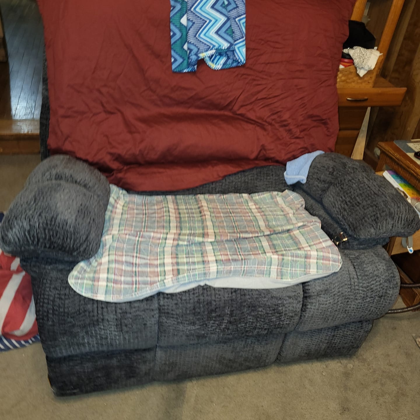 Customer photo review of 9205 EWT500 Extra-Wide/Tall Big Man Power Lift Recliner - Triple Motor, 500 LBS, Heat & Massage, Extended Footrest