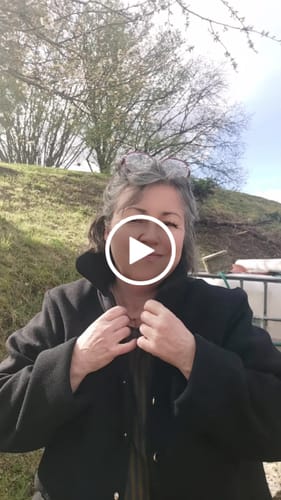 Customer video review of Veste Solveig Lainage “Noir Profond”